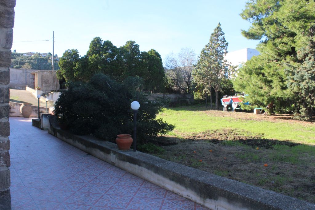 ingresso e giardino